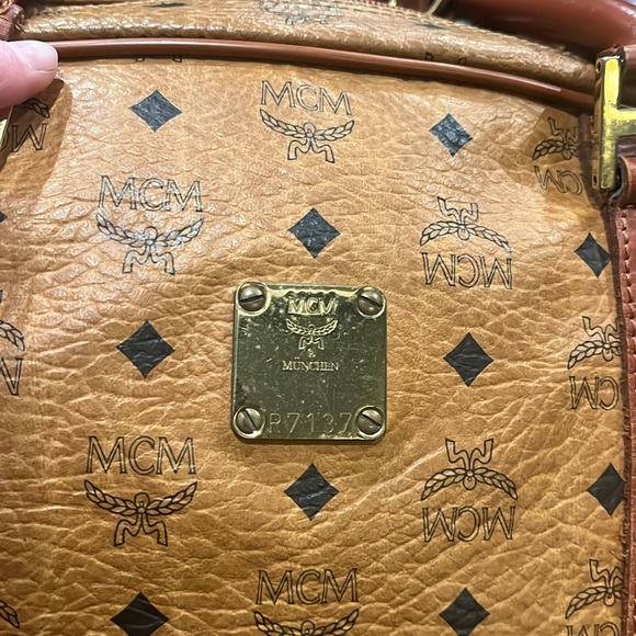 MCM large leather duffle travel bag - Picture 7 of 17